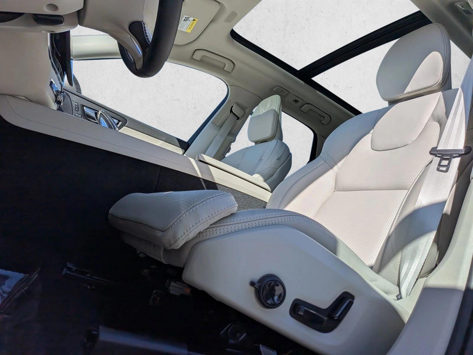 Thumbnail: 2026 Volvo XC60 - 5