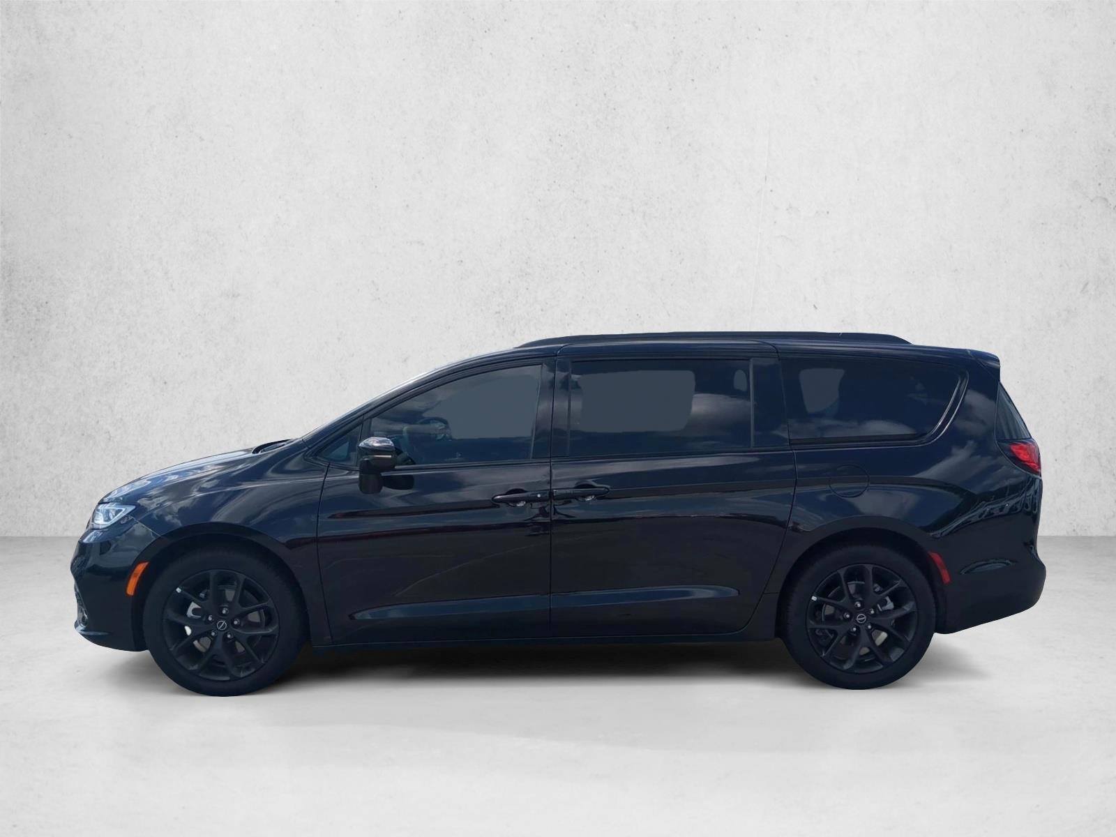 Thumbnail: 2026 Chrysler Pacifica - 2