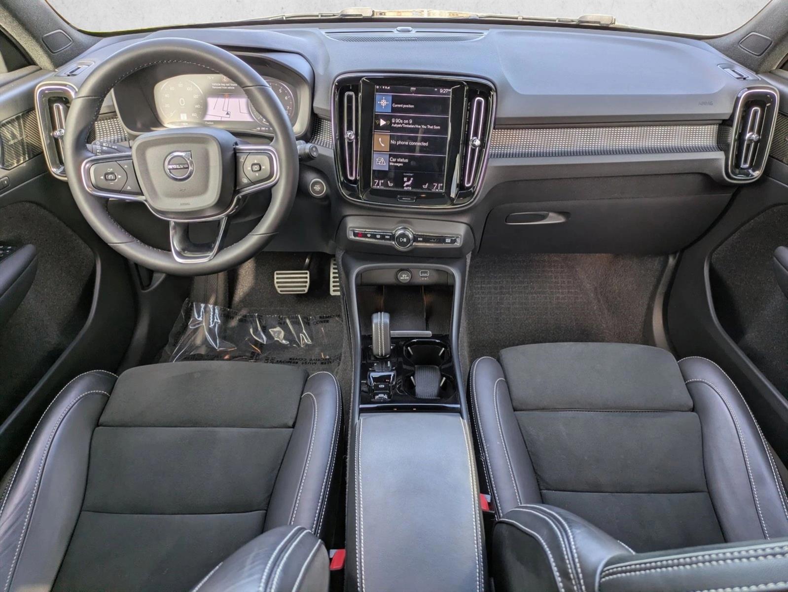 Thumbnail: 2022 Volvo XC40 - 4