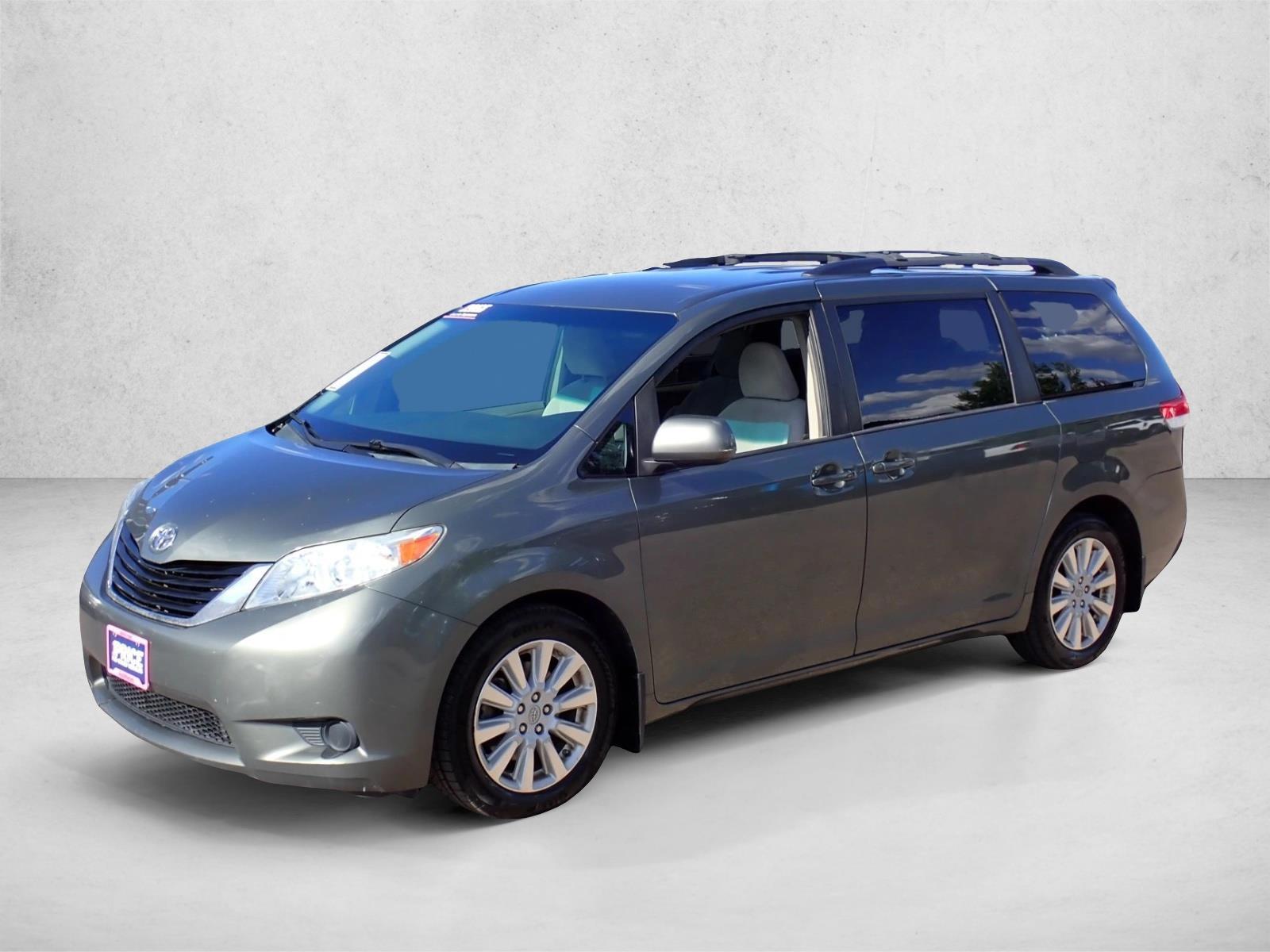 Thumbnail: 2013 Toyota Sienna - 1