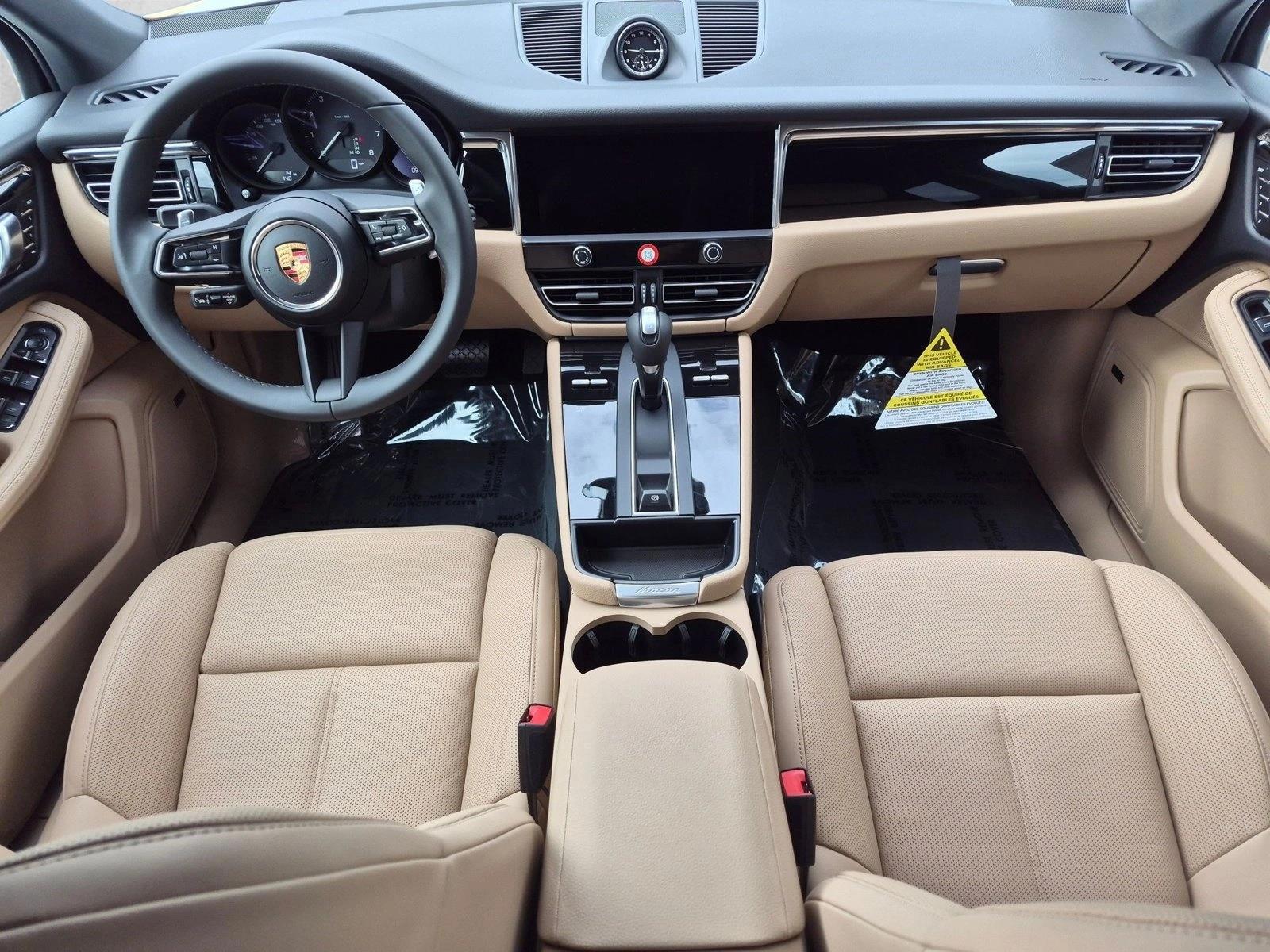 Thumbnail: 2026 Porsche Macan - 4