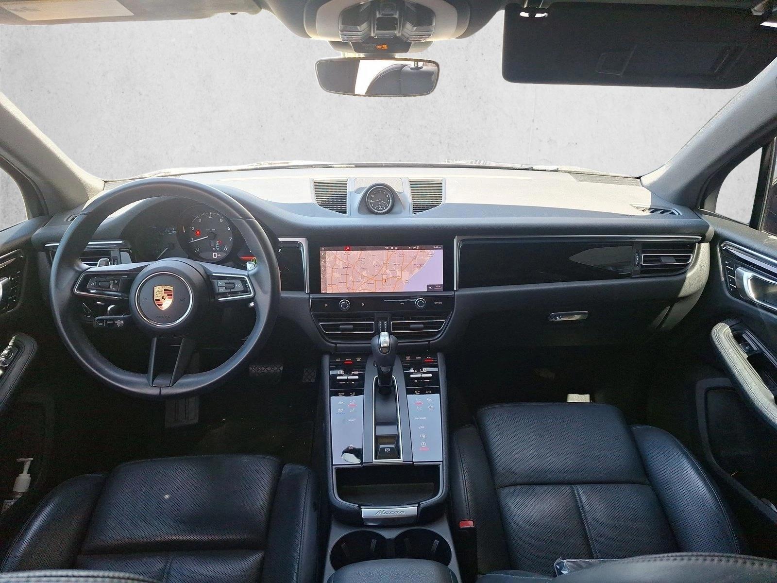Thumbnail: 2023 Porsche Macan - 3