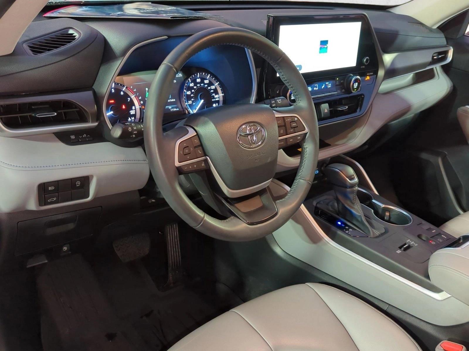 Thumbnail: 2023 Toyota Highlander - 3