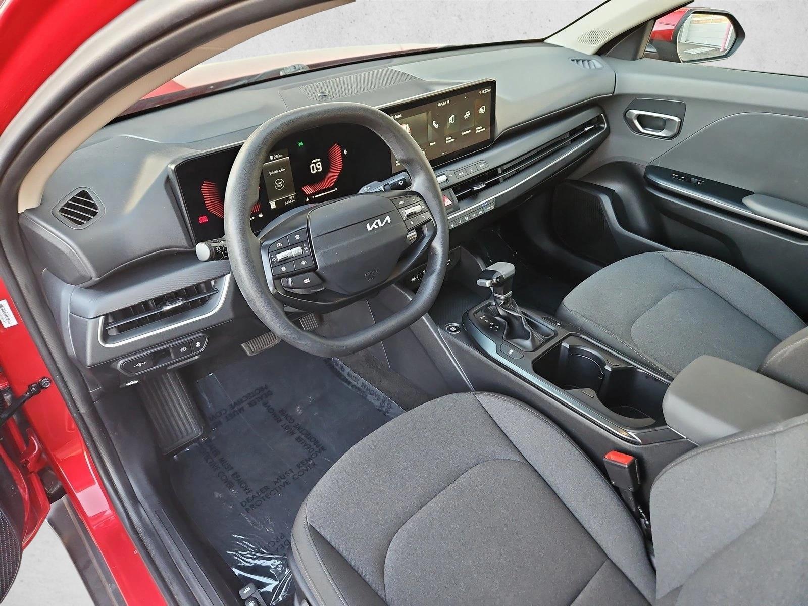 2025 Kia K4 LXS - Photo 10