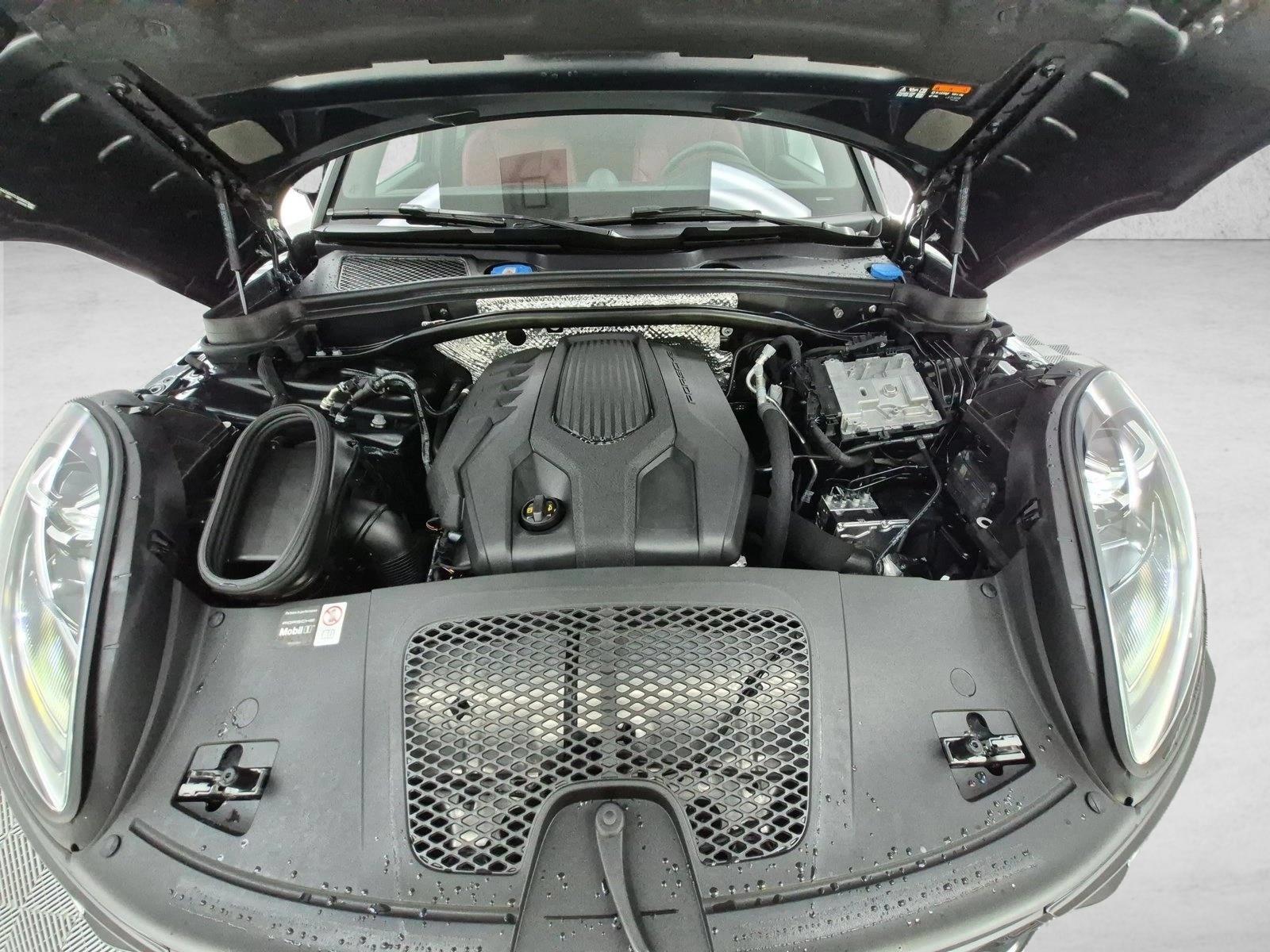 2026 Porsche Macan T - Photo 27