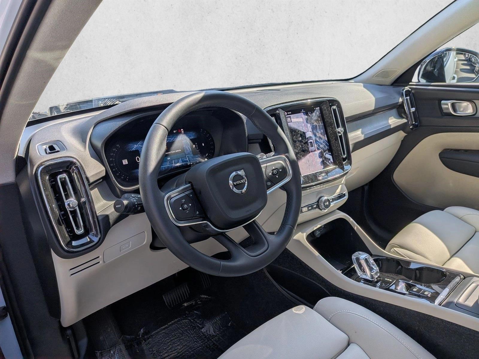 Thumbnail: 2026 Volvo XC40 - 3