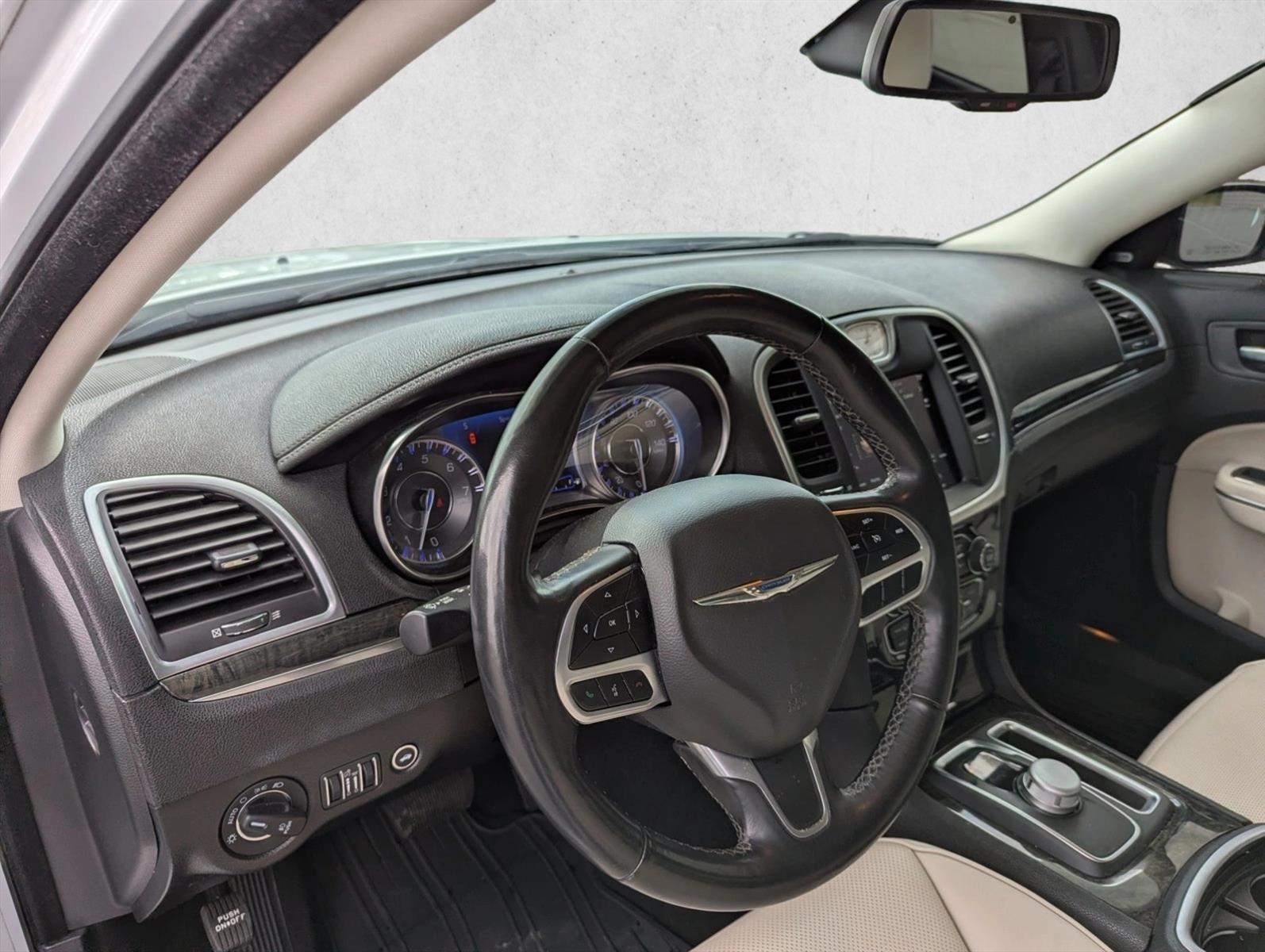 Thumbnail: 2022 Chrysler 300 - 3