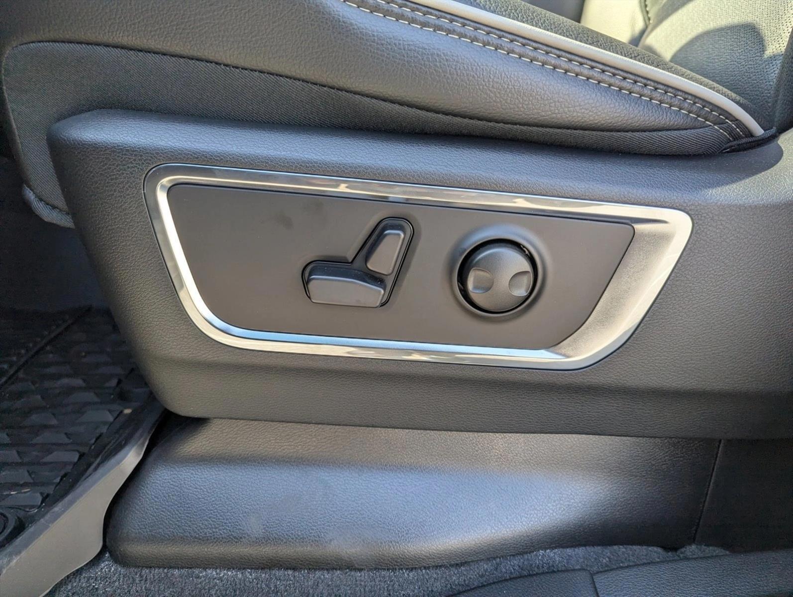 Thumbnail: 2026 RAM 1500 - 4