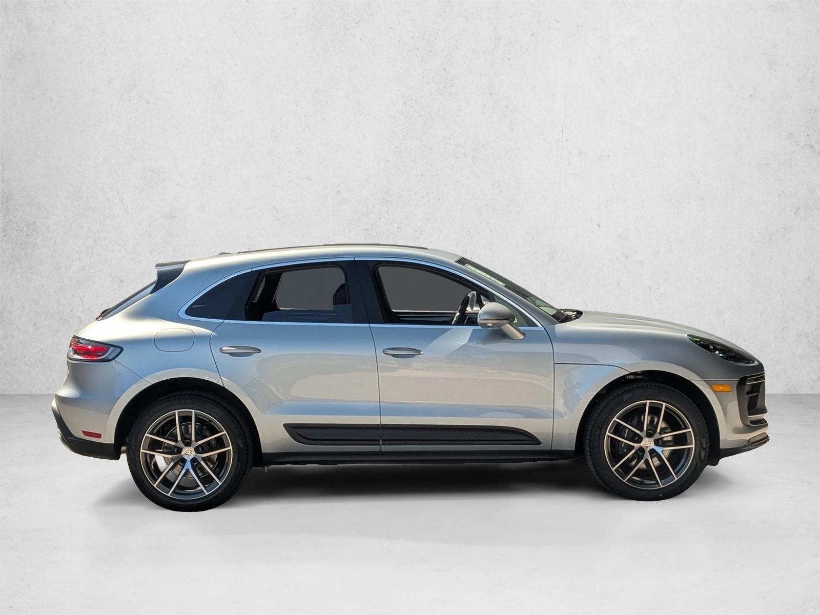 2026 Porsche Macan T - Photo 8