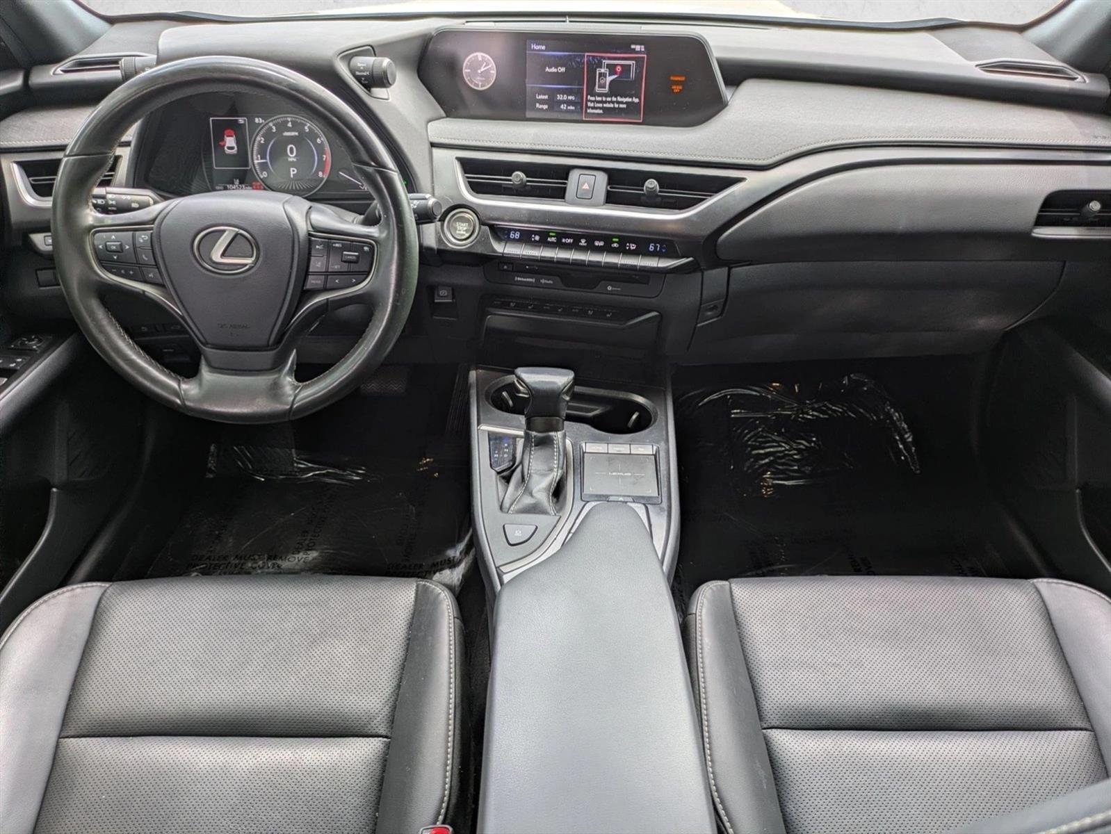 Thumbnail: 2021 Lexus UX - 3