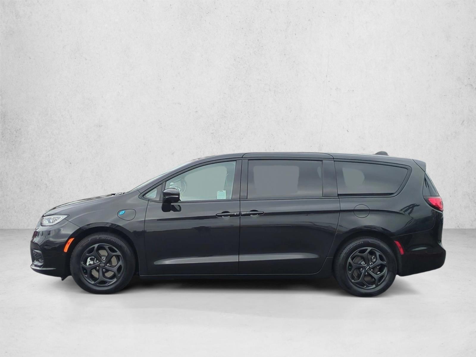 Thumbnail: 2022 Chrysler Pacifica - 2
