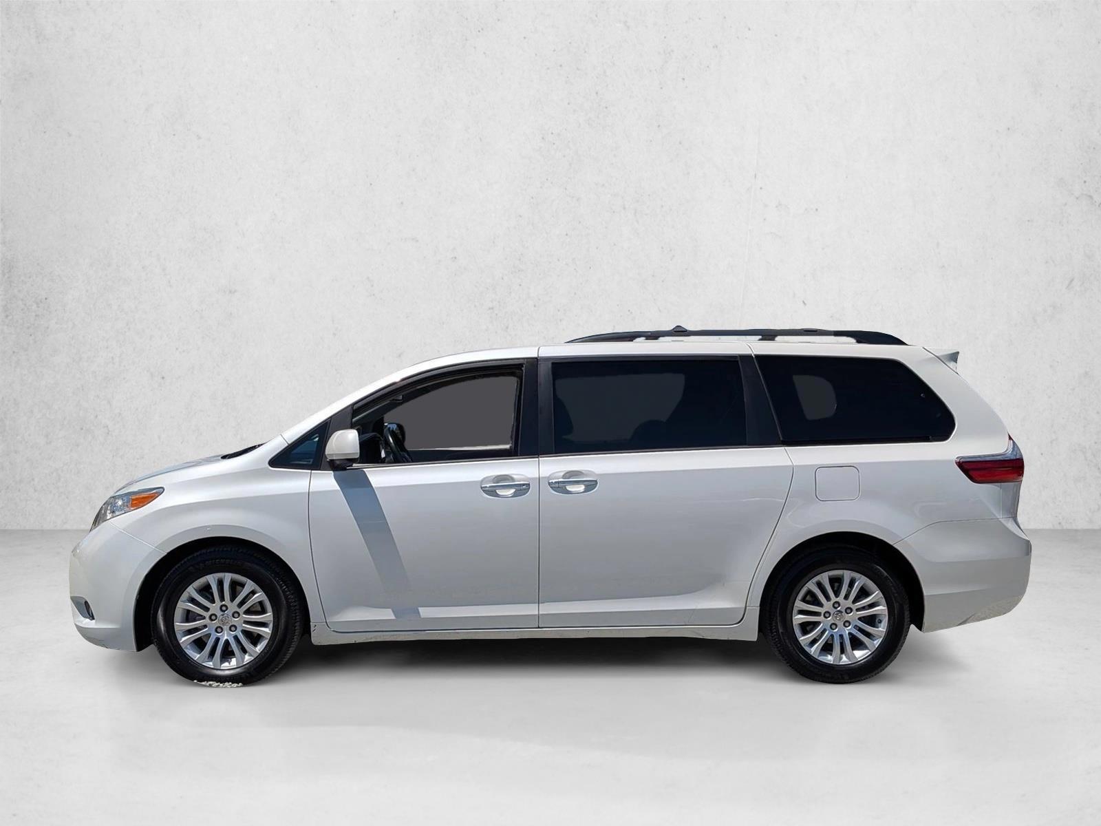 Thumbnail: 2016 Toyota Sienna - 2