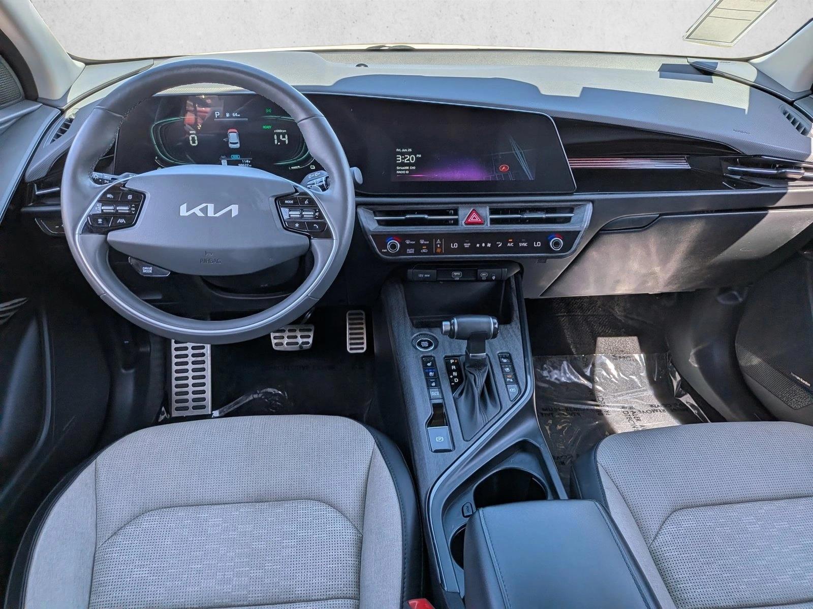 Thumbnail: 2023 Kia Niro - 3
