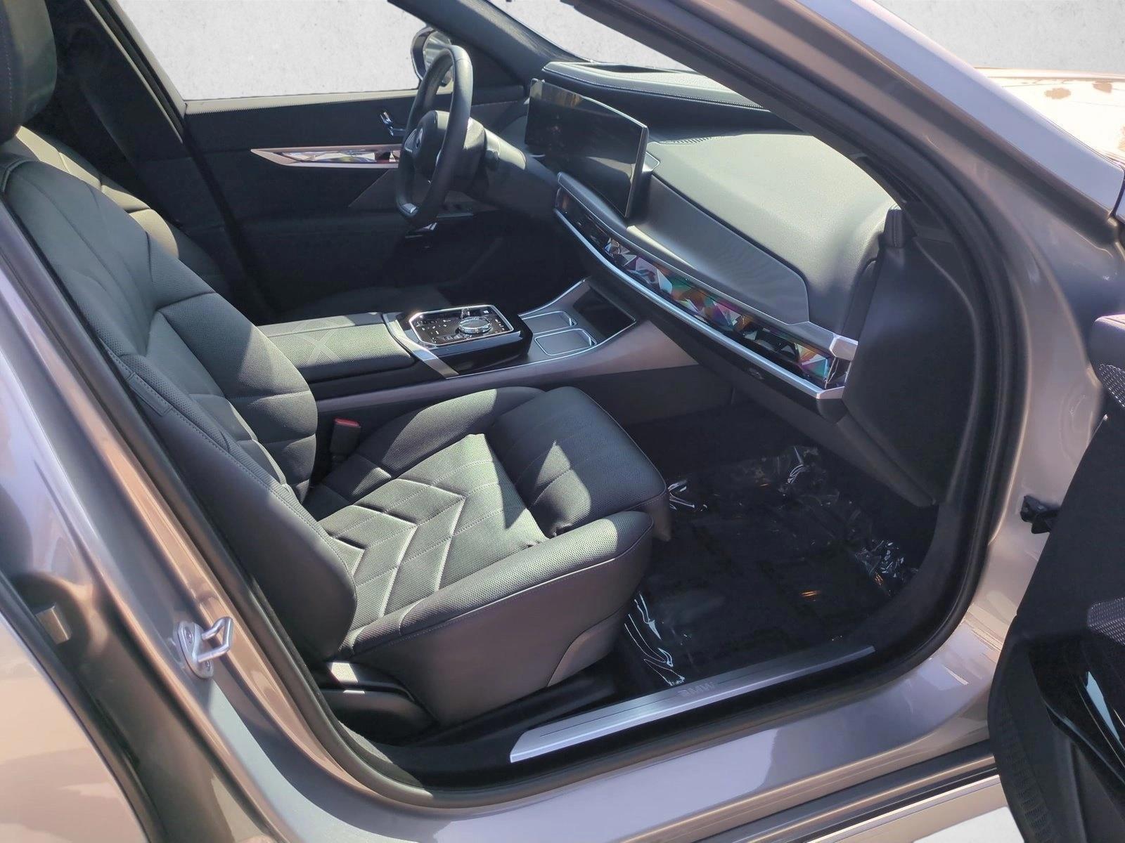 2025 BMW i7 50 - Photo 23