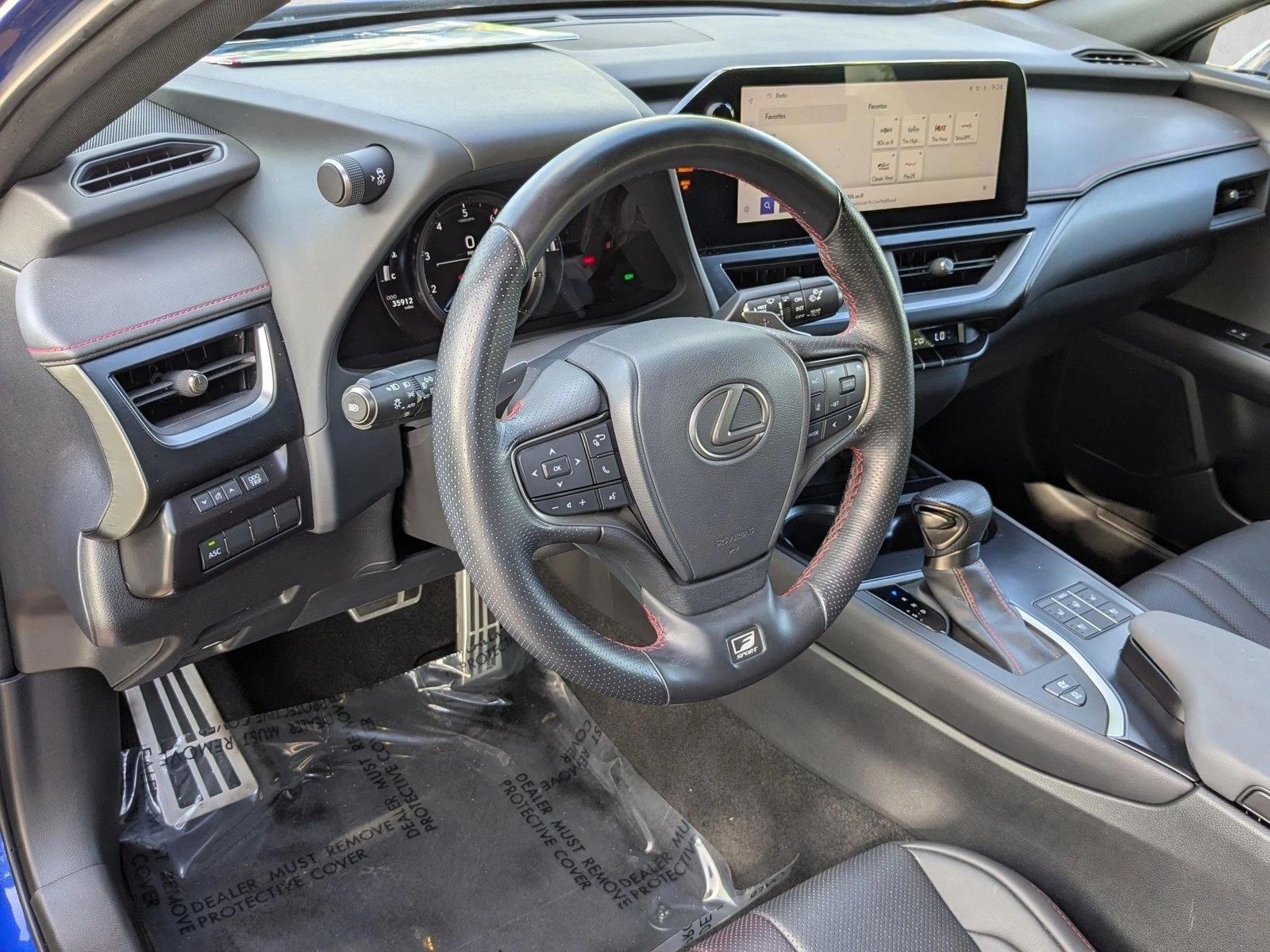 Thumbnail: 2023 Lexus UX - 3