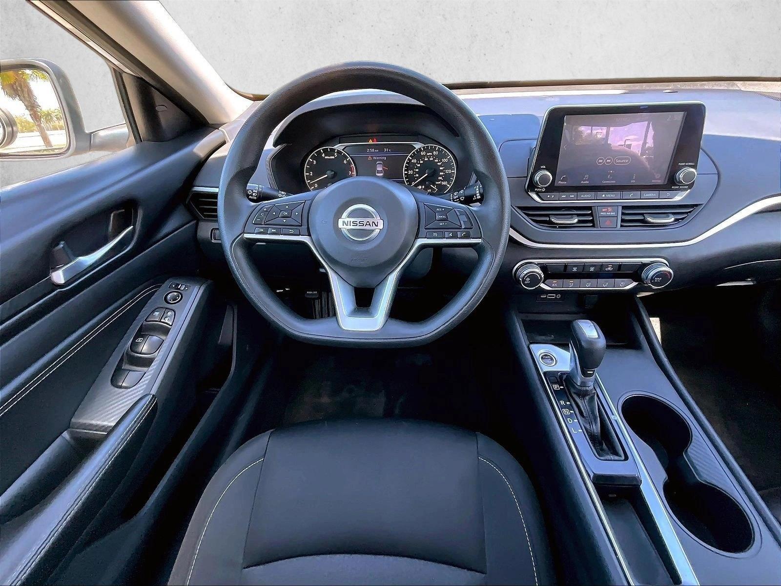 Thumbnail: 2020 Nissan Altima - 3