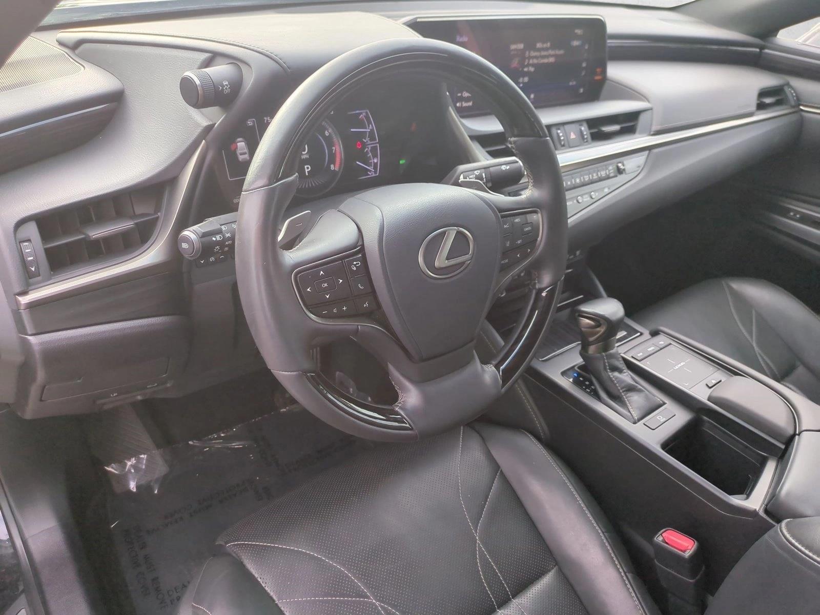 Thumbnail: 2020 Lexus ES - 3