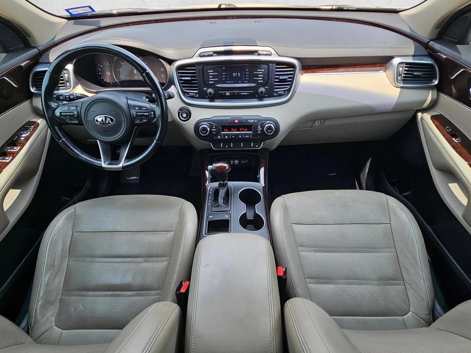 Thumbnail: 2016 Kia Sorento - 3