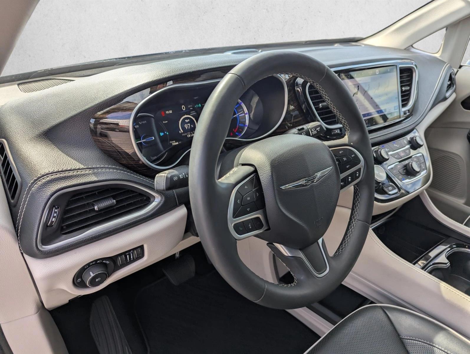 Thumbnail: 2023 Chrysler Pacifica - 3