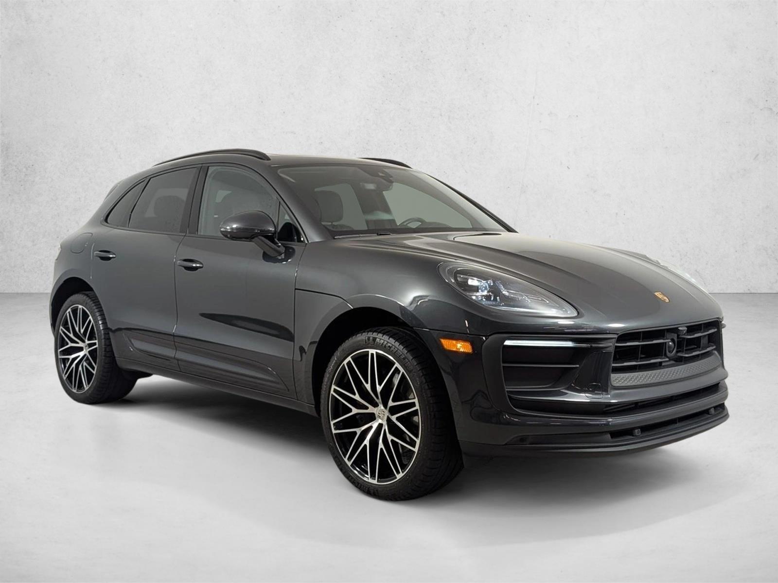 2026 Porsche Macan T - Photo 7