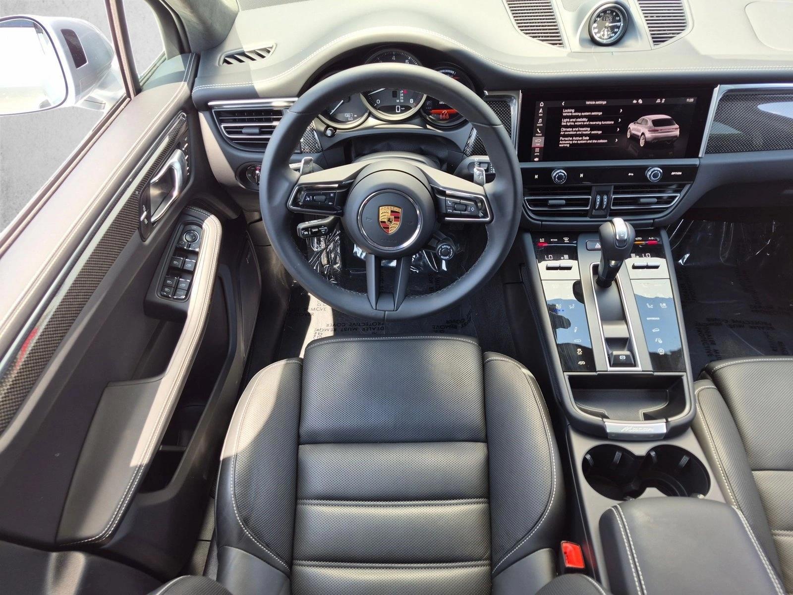 Thumbnail: 2026 Porsche Macan - 4