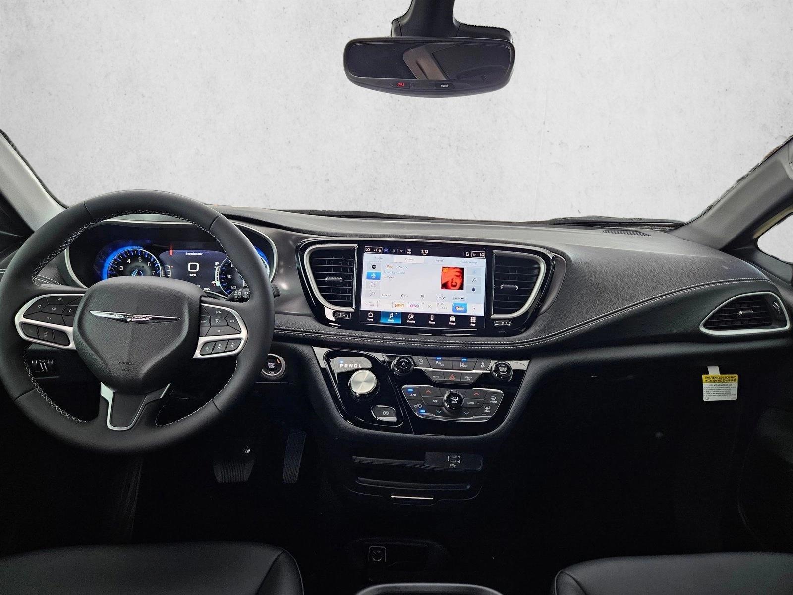 Thumbnail: 2026 Chrysler Pacifica - 3