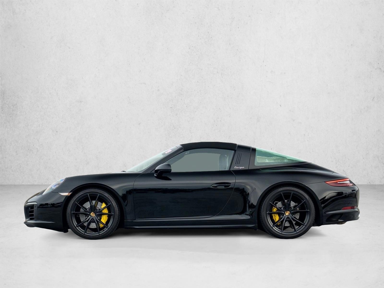 Thumbnail: 2018 Porsche 911 - 3