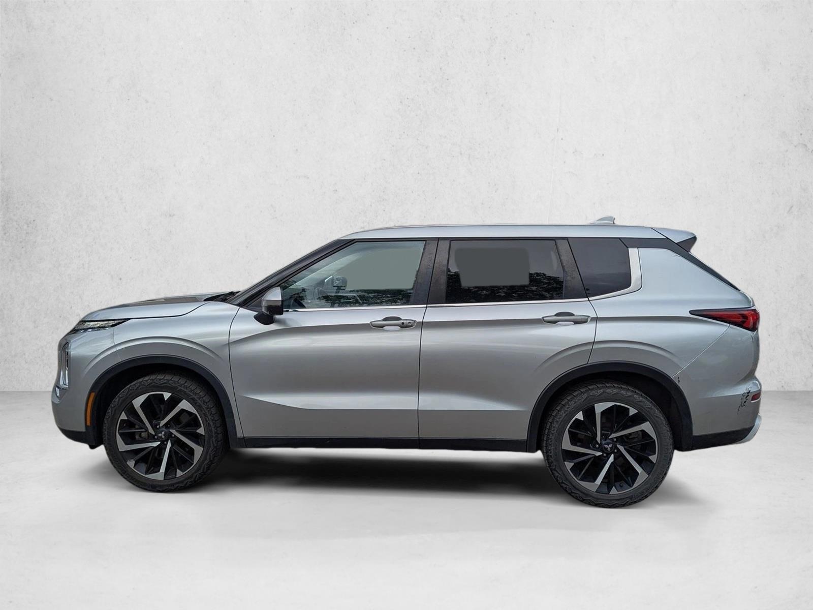 Thumbnail: 2022 Mitsubishi Outlander - 2