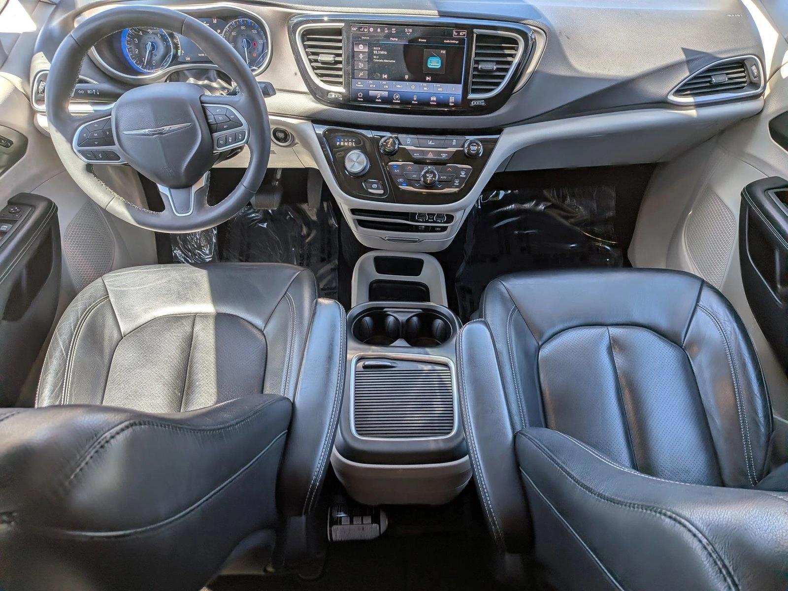 Thumbnail: 2022 Chrysler Pacifica - 3