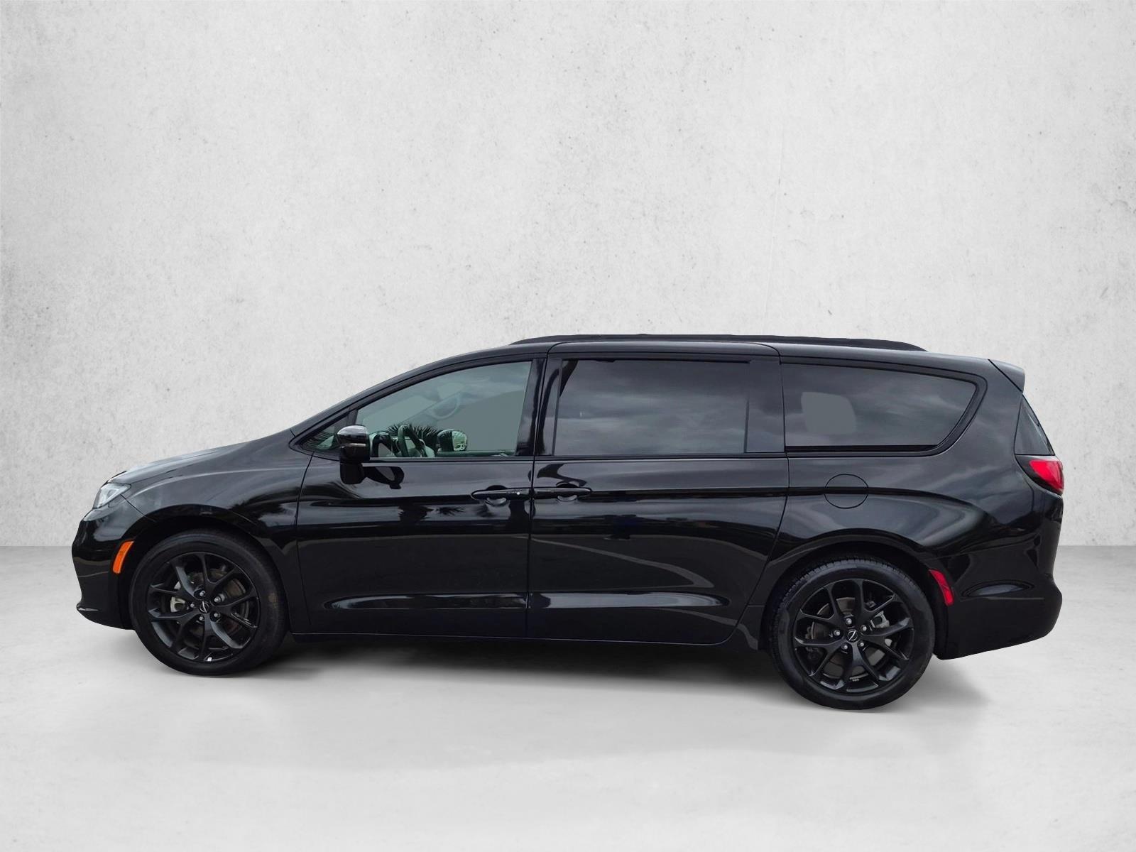 Thumbnail: 2025 Chrysler Pacifica - 3