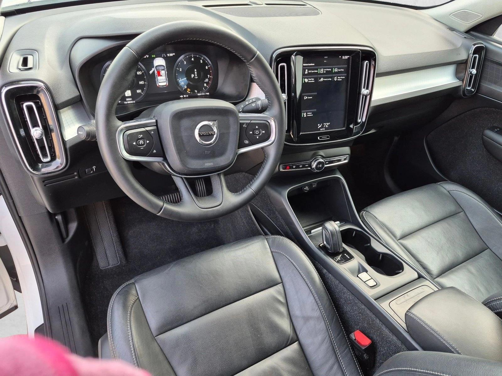 Thumbnail: 2019 Volvo XC40 - 3
