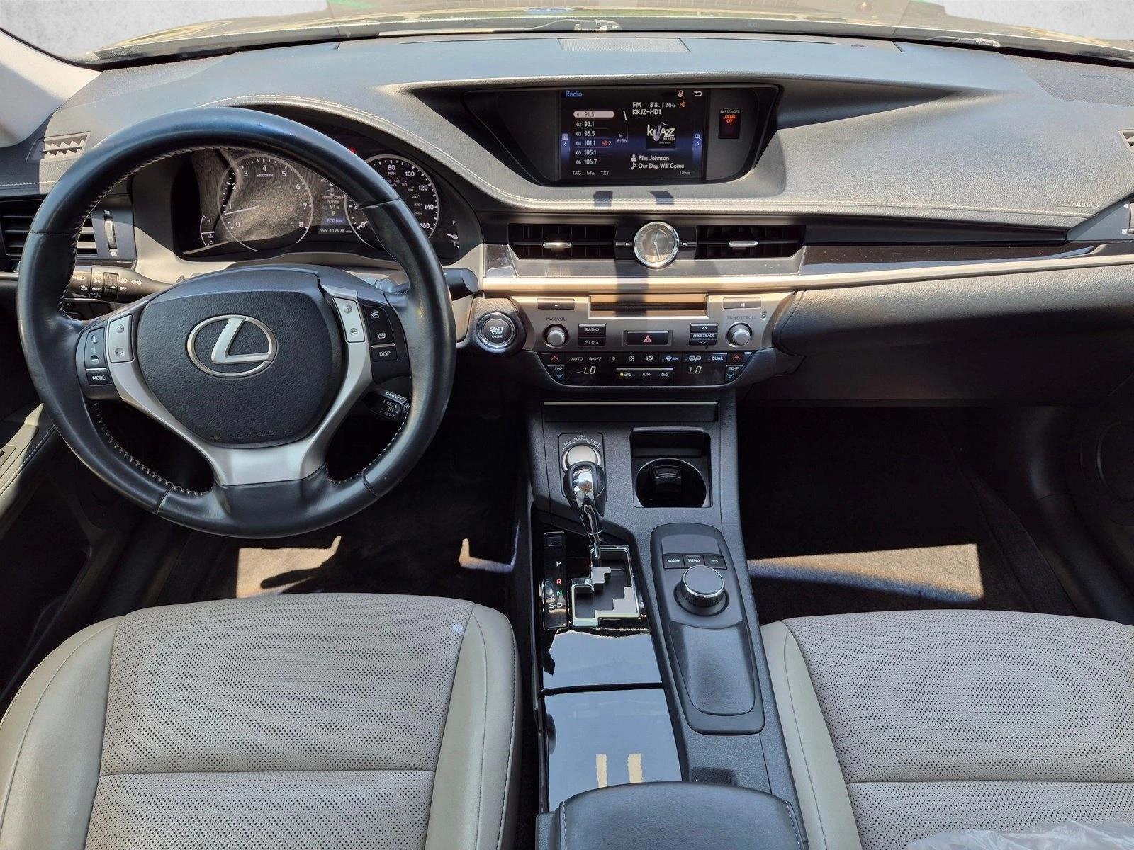 Thumbnail: 2015 Lexus ES - 3