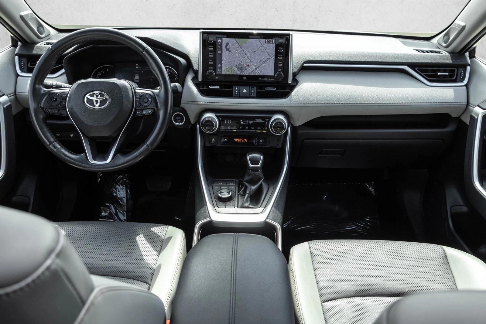 Thumbnail: 2020 Toyota RAV4 - 4