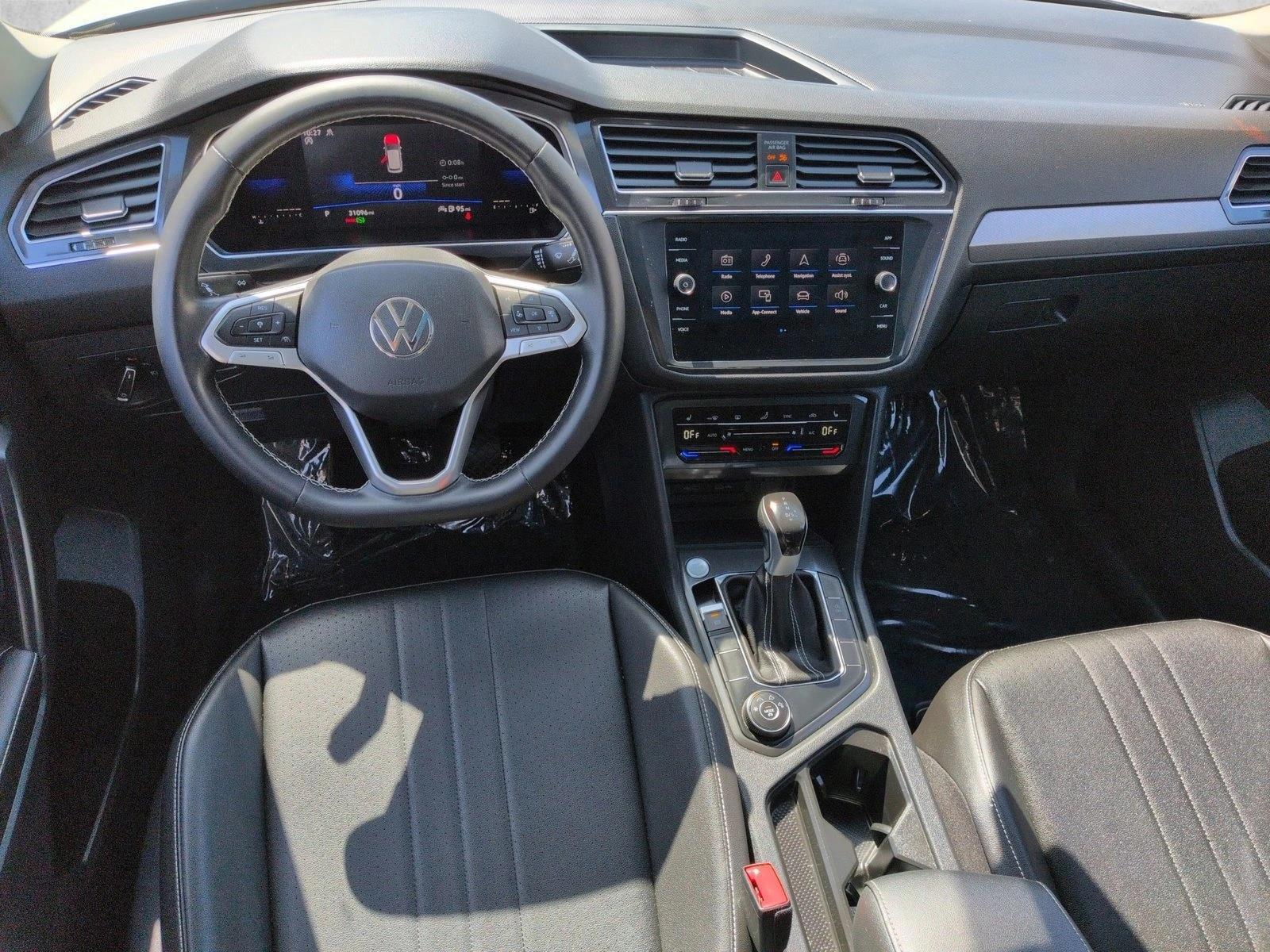 Thumbnail: 2023 Volkswagen Tiguan - 4