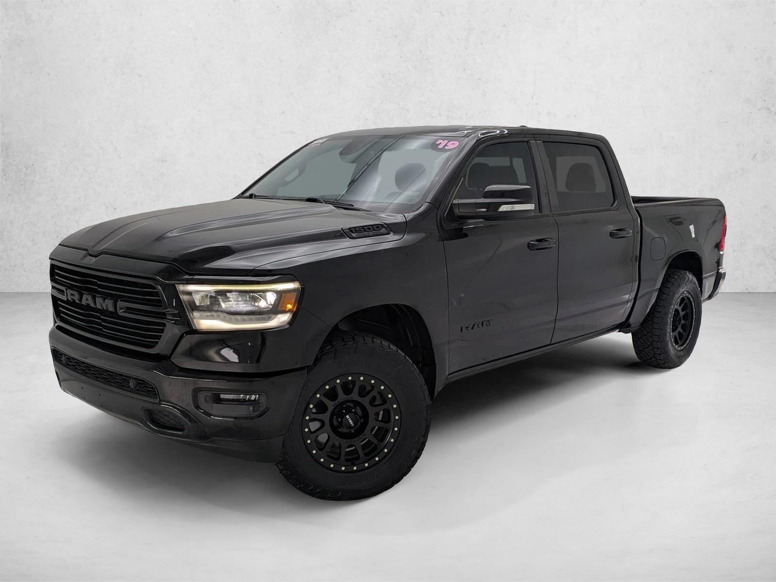 2019 RAM 1500 Big Horn/Lone Star 4x4 Crew Cab 5'7's photo