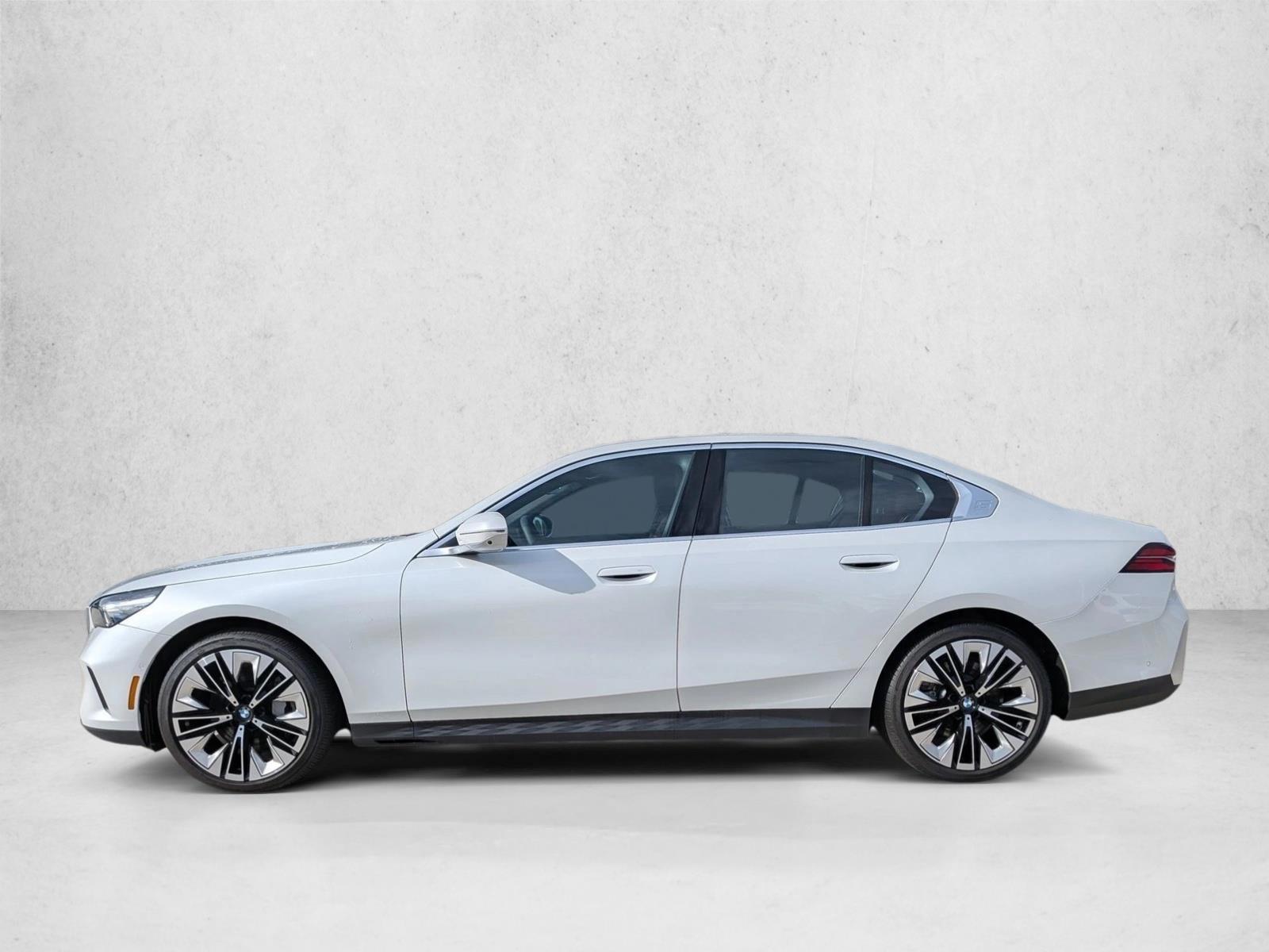Thumbnail: 2026 BMW 5 Series - 2