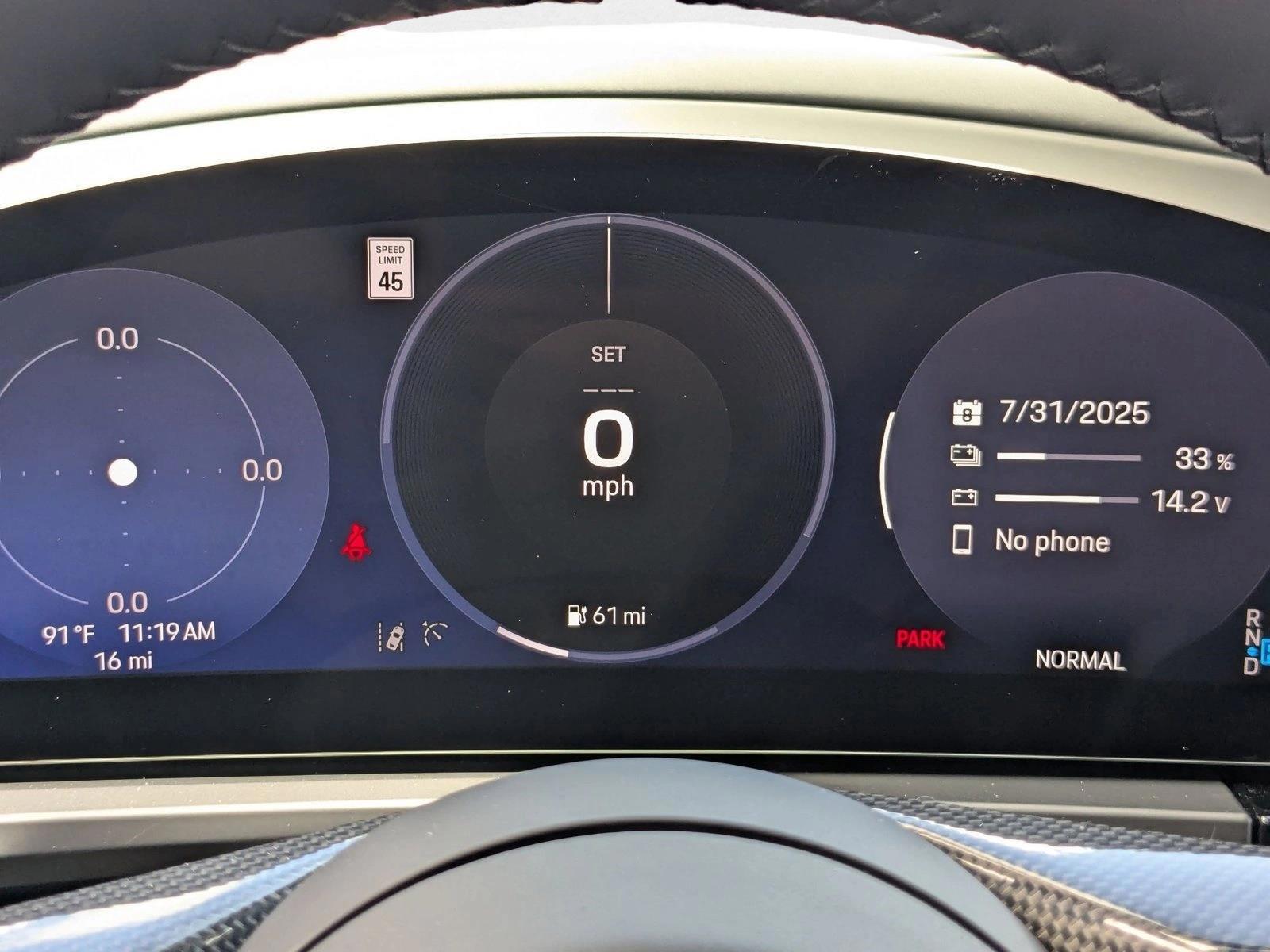 2025 Porsche Macan Turbo Electric - Photo 17
