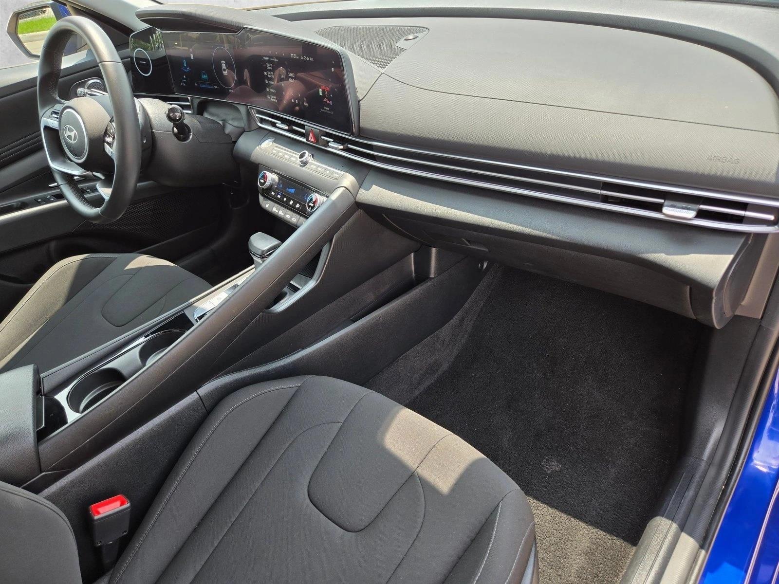 2025 Hyundai Elantra SEL - Photo 22