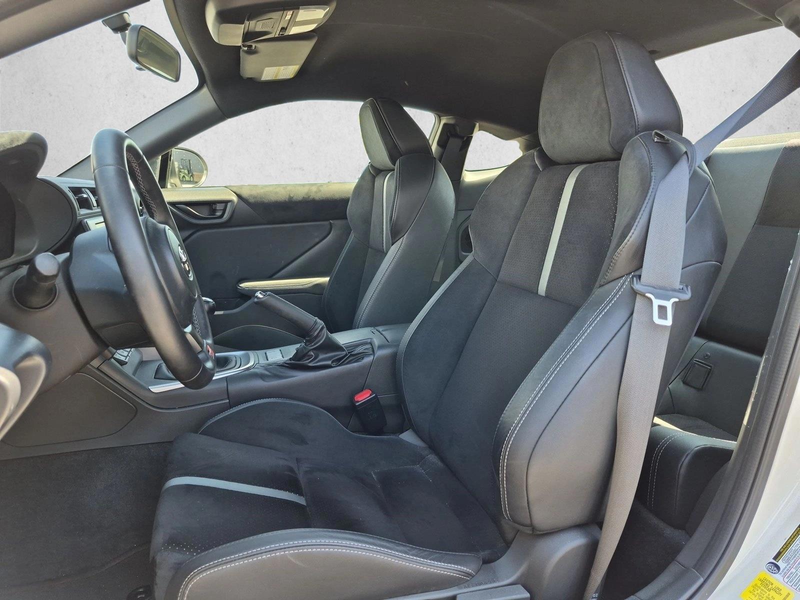 2023 Toyota GR86 Premium - Photo 13