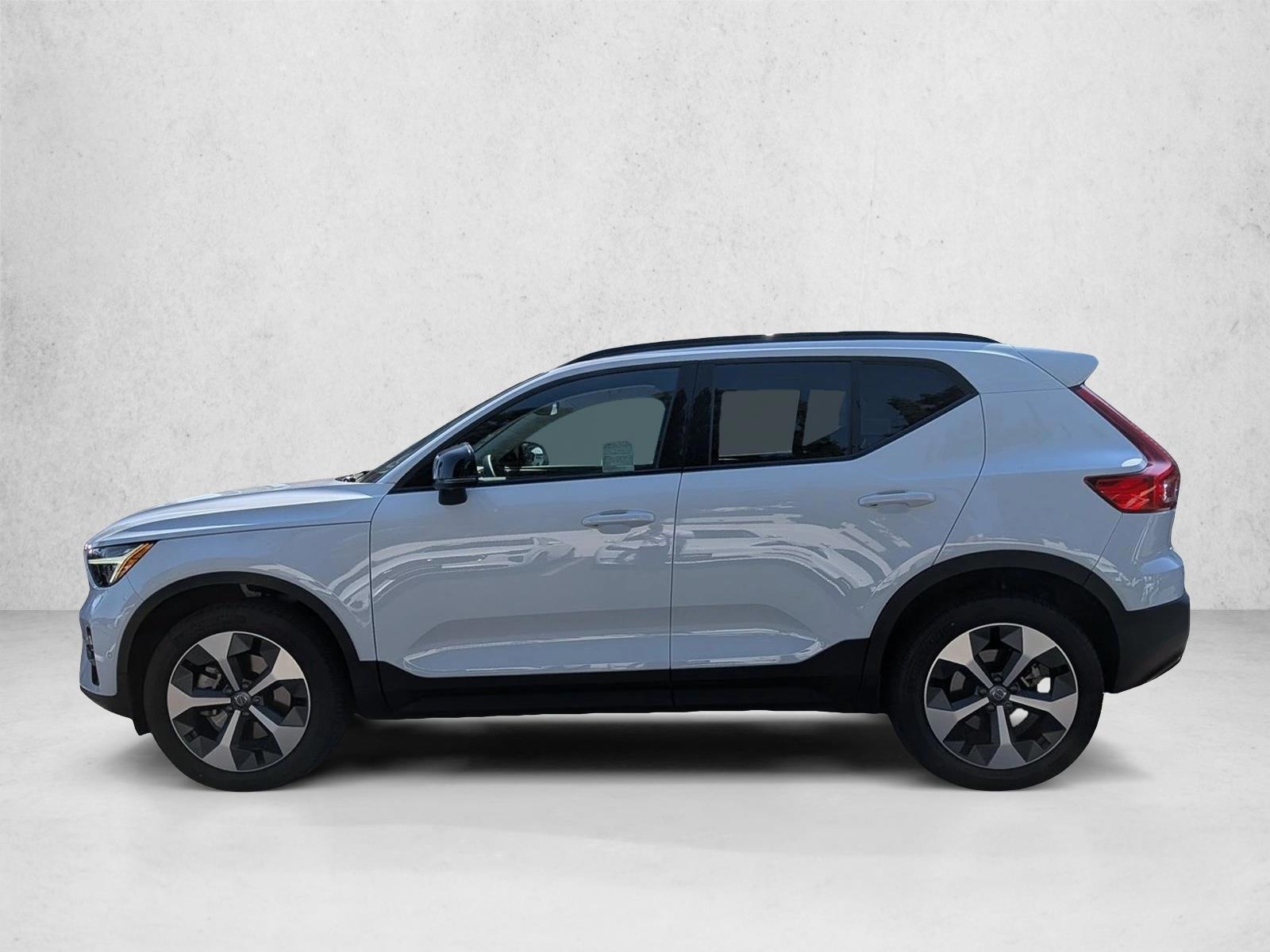 Thumbnail: 2026 Volvo XC40 - 2