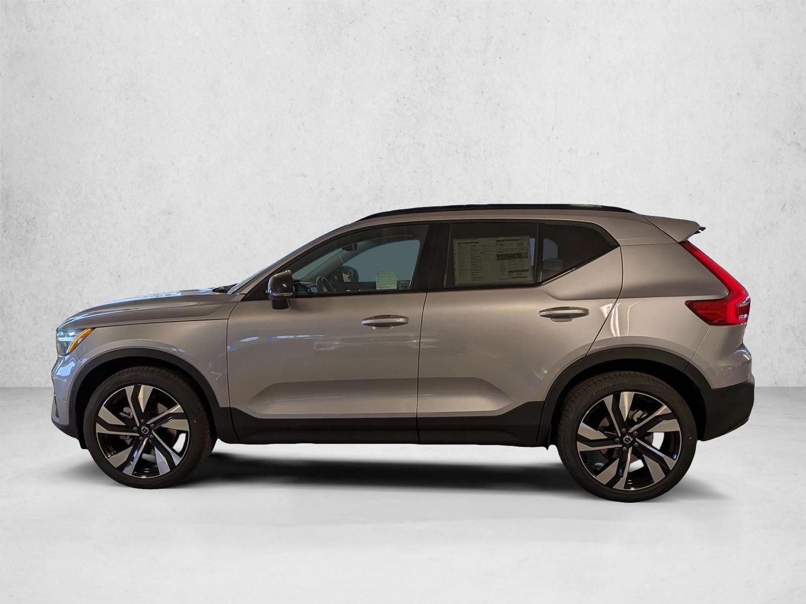 Thumbnail: 2026 Volvo XC40 - 2