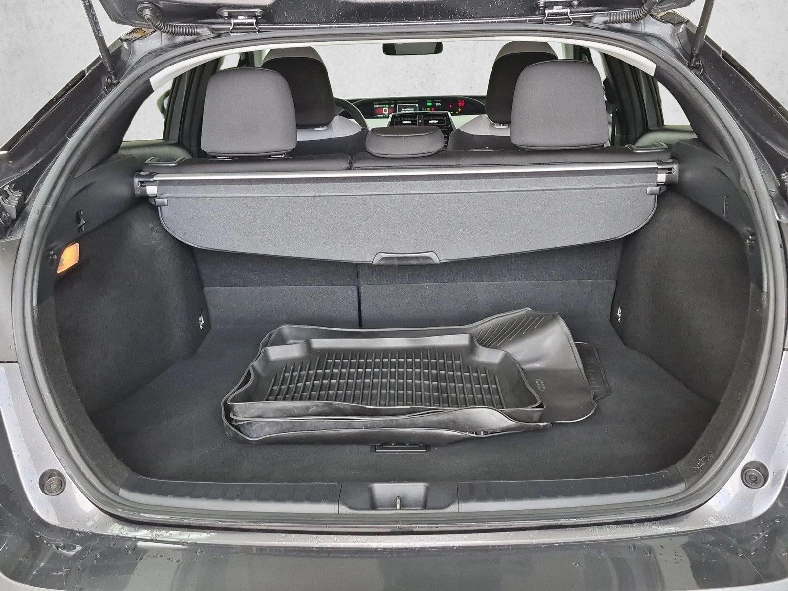 2022 Toyota Prius LE - Photo 6