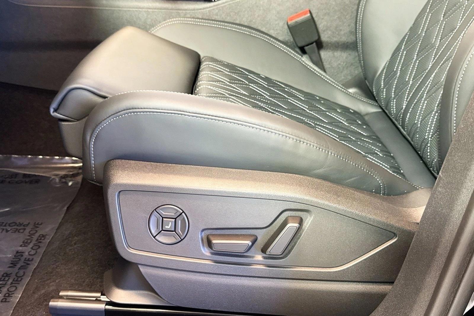 Thumbnail: 2026 Audi SQ5 - 3