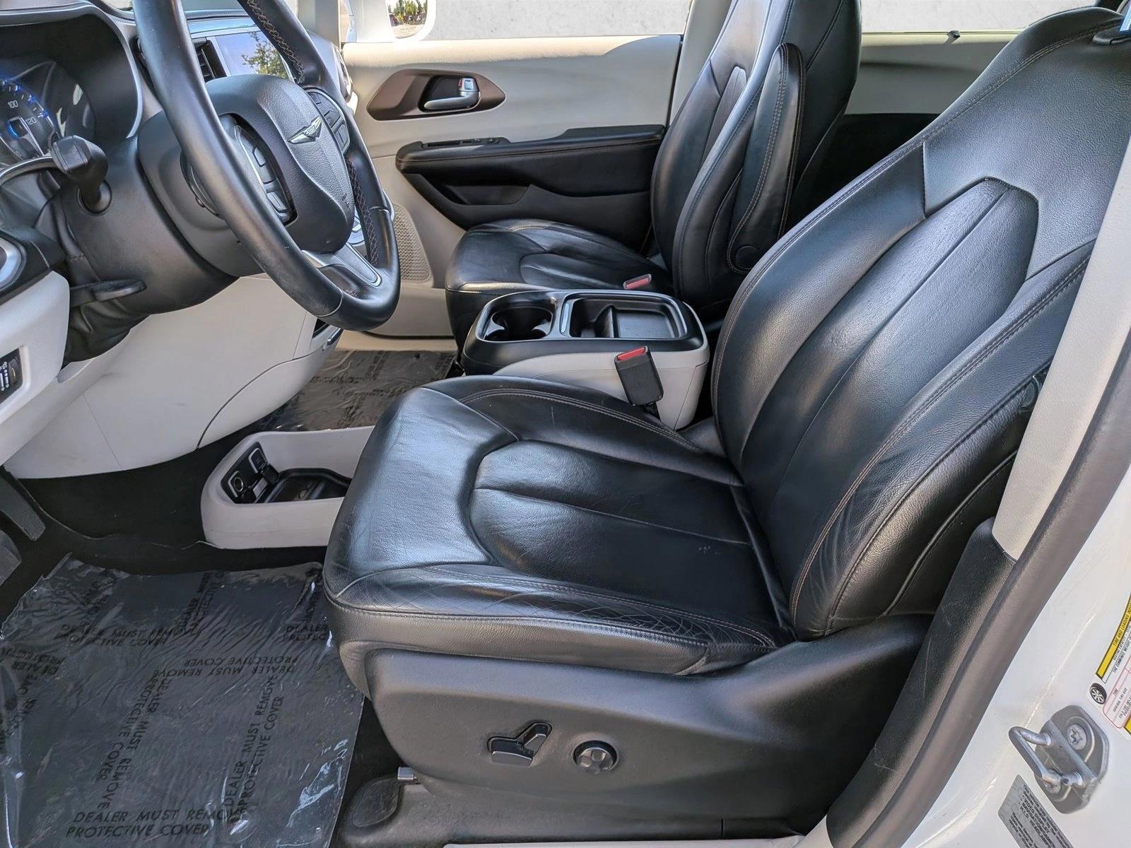 2017 Chrysler Pacifica Touring-L - Photo 23