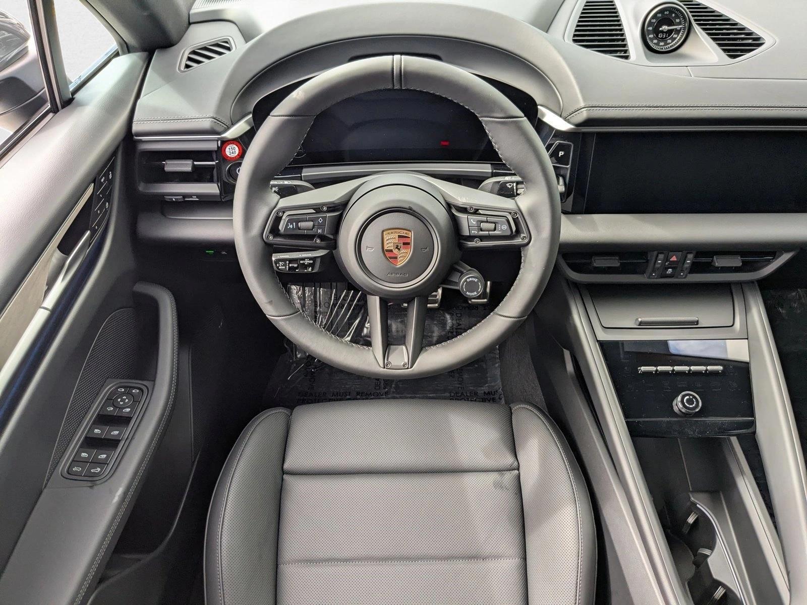 Thumbnail: 2025 Porsche Macan - 3