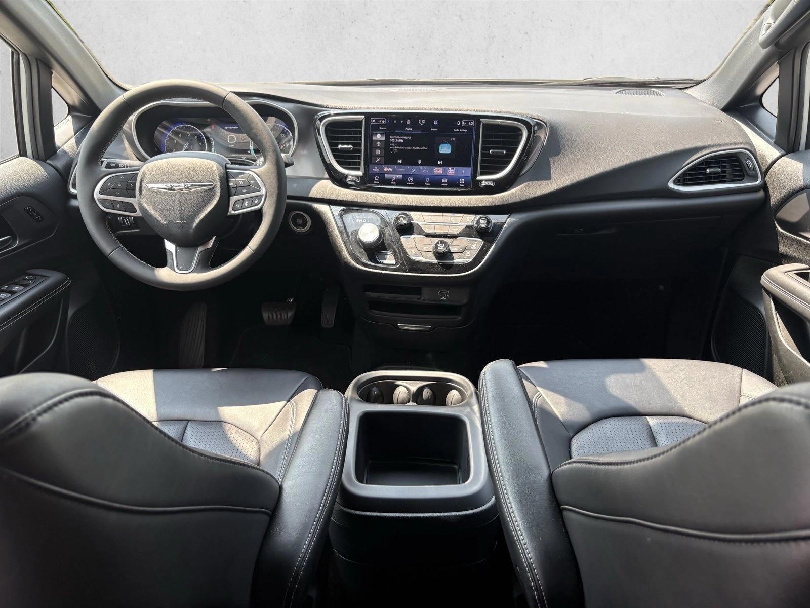 Thumbnail: 2026 Chrysler Pacifica - 3