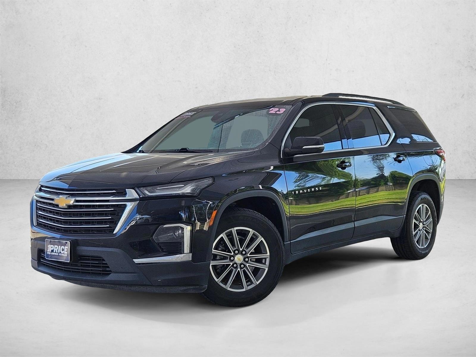 Thumbnail: 2023 Chevrolet Traverse - 1