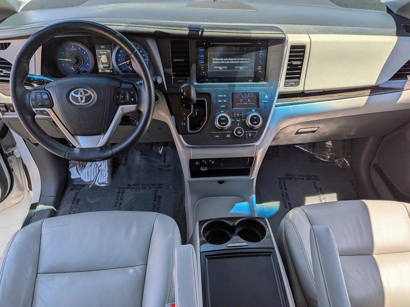 Thumbnail: 2016 Toyota Sienna - 3