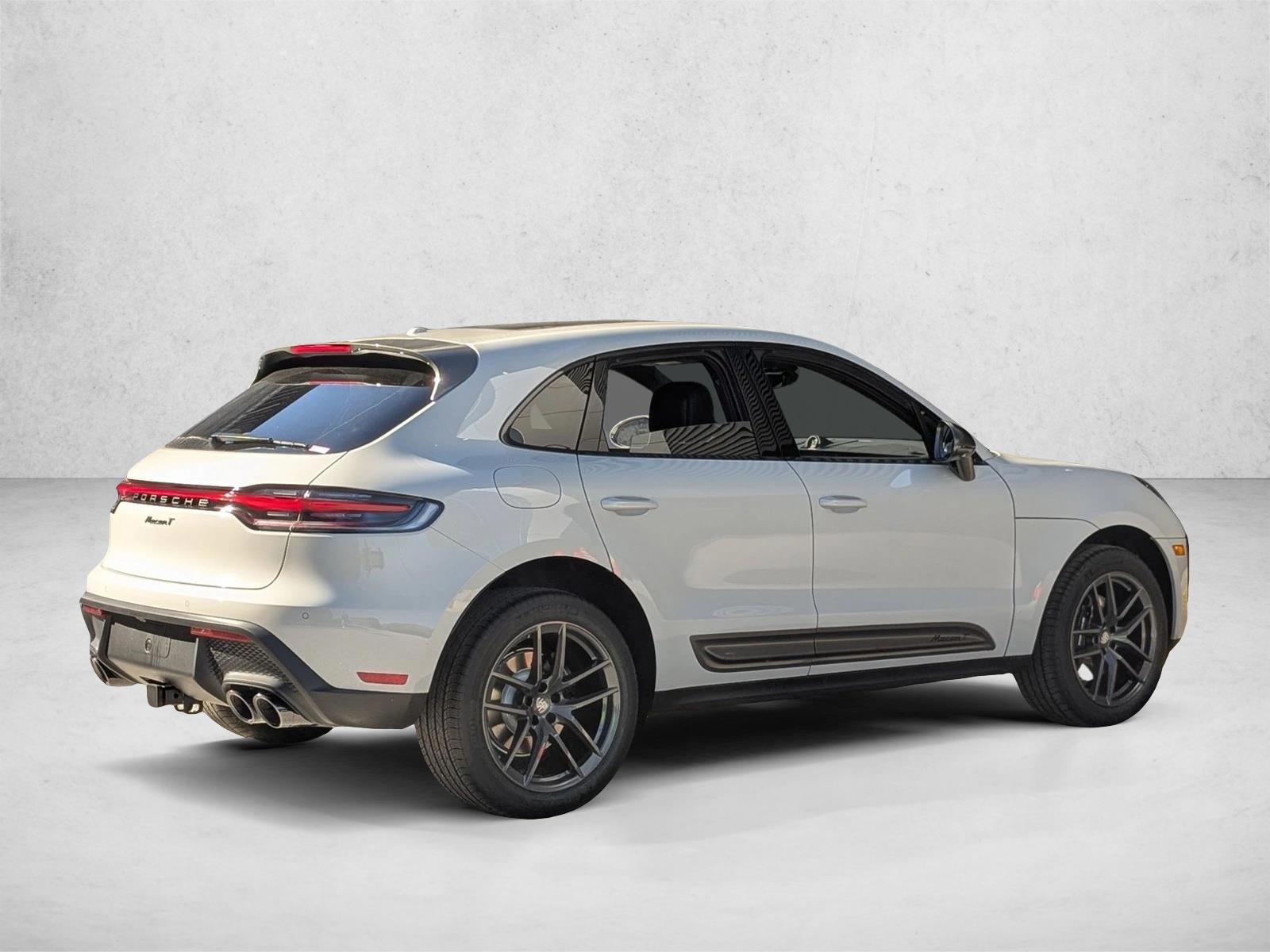 2026 Porsche Macan T - Photo 9