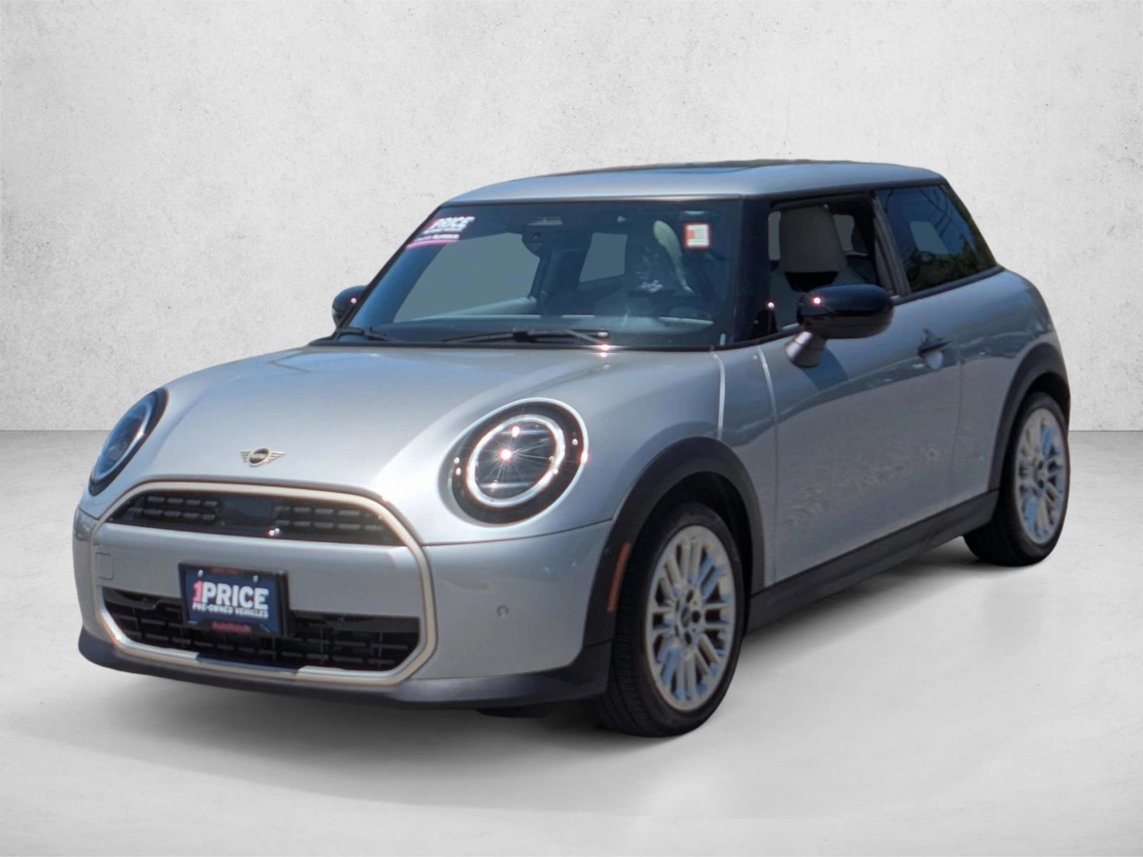 2025 MINI Hardtop Cooper's photo